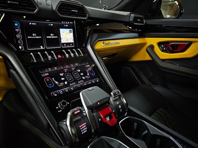 2024 Lamborghini URUS thumbnail 14