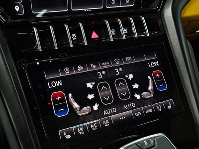 2024 Lamborghini URUS thumbnail 15