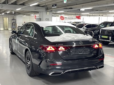 MERCEDES-BENZ E-CLASS - 7
