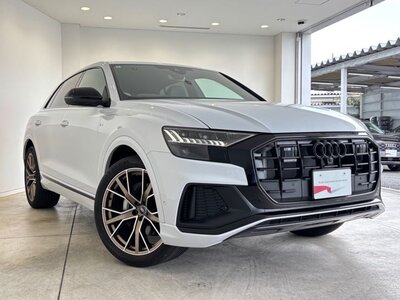 AUDI Q8 - 10