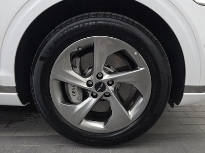 صورة 8 لـ 2024 Genesis GV70
