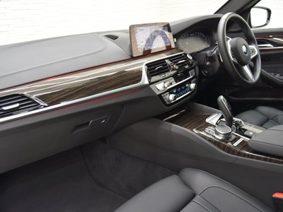 صورة 8 لـ 2020 BMW 5 SERIES