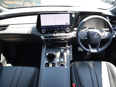 صورة 8 لـ 2023 Lexus RX