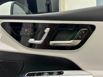 2025 Mercedes-BENZ GLC — миниатюра 16
