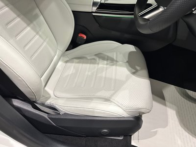 2025 Mercedes-BENZ GLC — миниатюра 19
