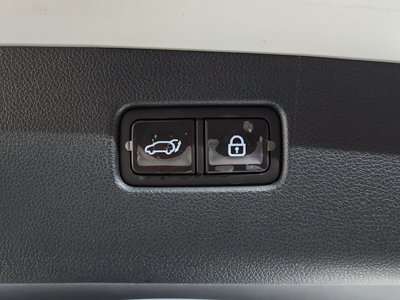 2021 Genesis GV70 thumbnail 36