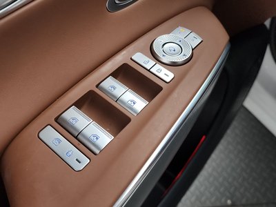 2021 Genesis GV70 thumbnail 29
