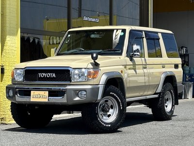 TOYOTA LAND CRUISER 70 - 1