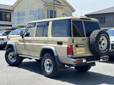 TOYOTA LAND CRUISER 70 - 3