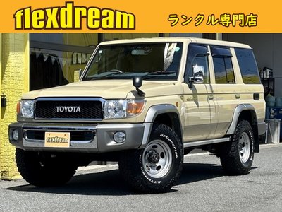 TOYOTA LAND CRUISER 70 - 1