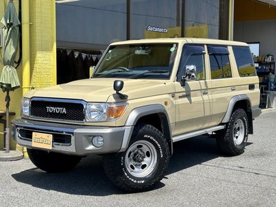TOYOTA LAND CRUISER 70 - 4