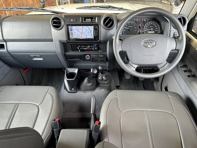 TOYOTA LAND CRUISER 70 - 2