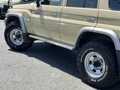 TOYOTA LAND CRUISER 70 - 6