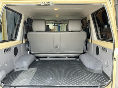 TOYOTA LAND CRUISER 70 - 9