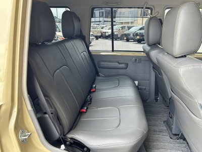 TOYOTA LAND CRUISER 70 - 8