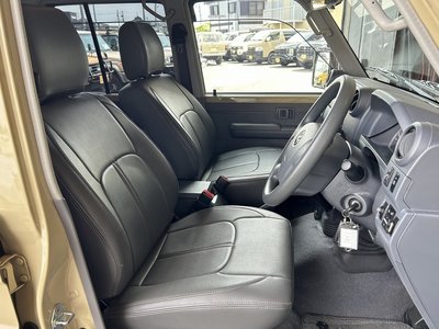 TOYOTA LAND CRUISER 70 - 7