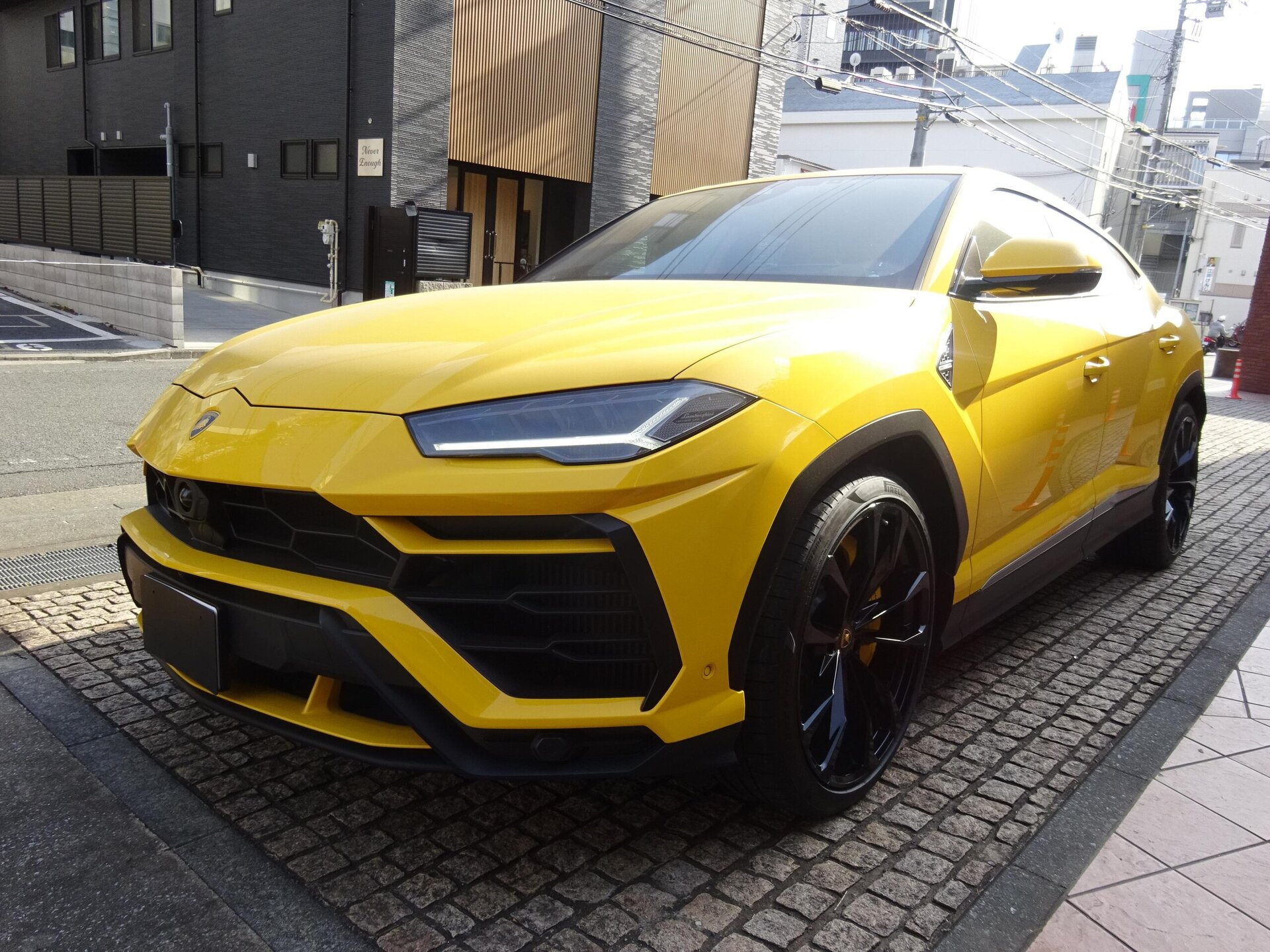 LAMBORGHINI URUS - View 1