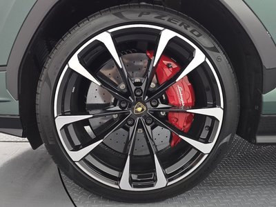 LAMBORGHINI URUS - 6