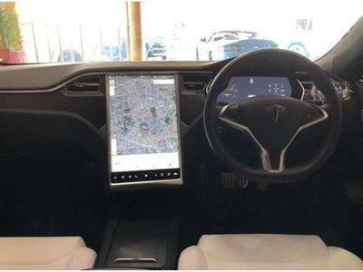 TESLA MODEL S - 8