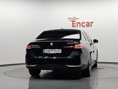 BMW 5 SERIES - 4
