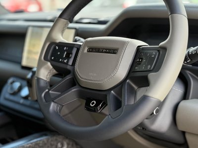 LAND ROVER DEFENDER 110 OCTA EDITION ONE - 8