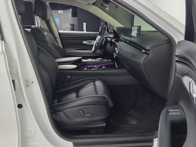 2021 Genesis GV70 — миниатюра 17