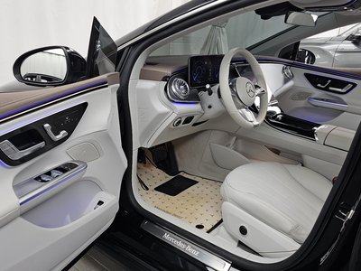 MERCEDES-BENZ EQE - 10