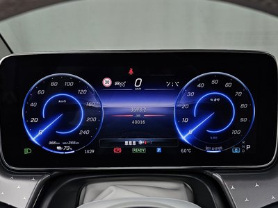 MERCEDES-BENZ EQE - 8