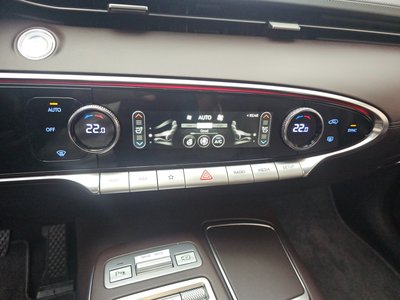 2021 Genesis GV70 thumbnail 18