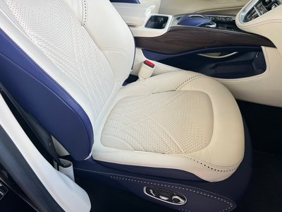 2021 Aston Martin DBX 照片 7