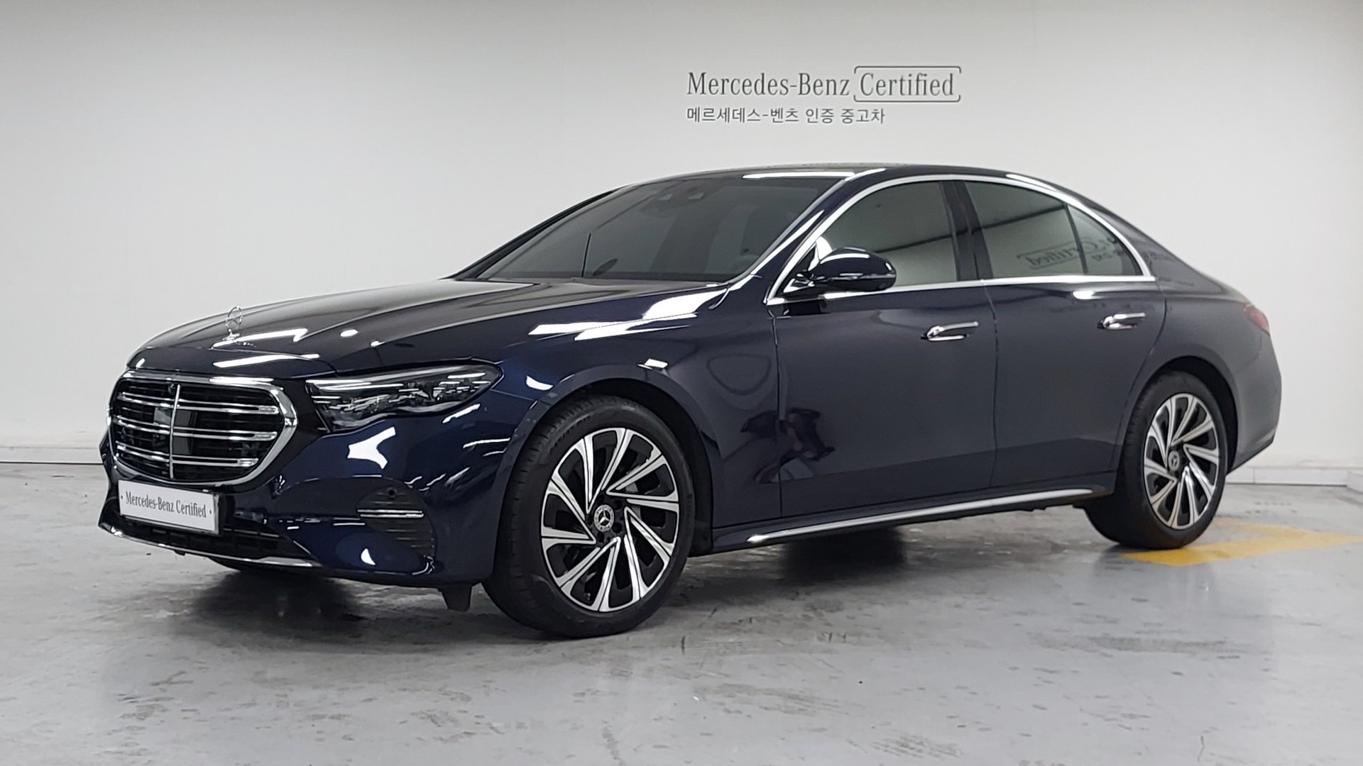 MERCEDES-BENZ E-CLASS - View 1