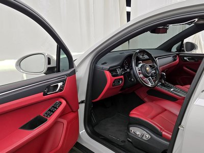 PORSCHE MACAN - 10