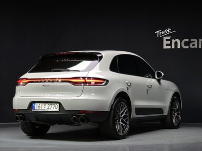 PORSCHE MACAN - 3