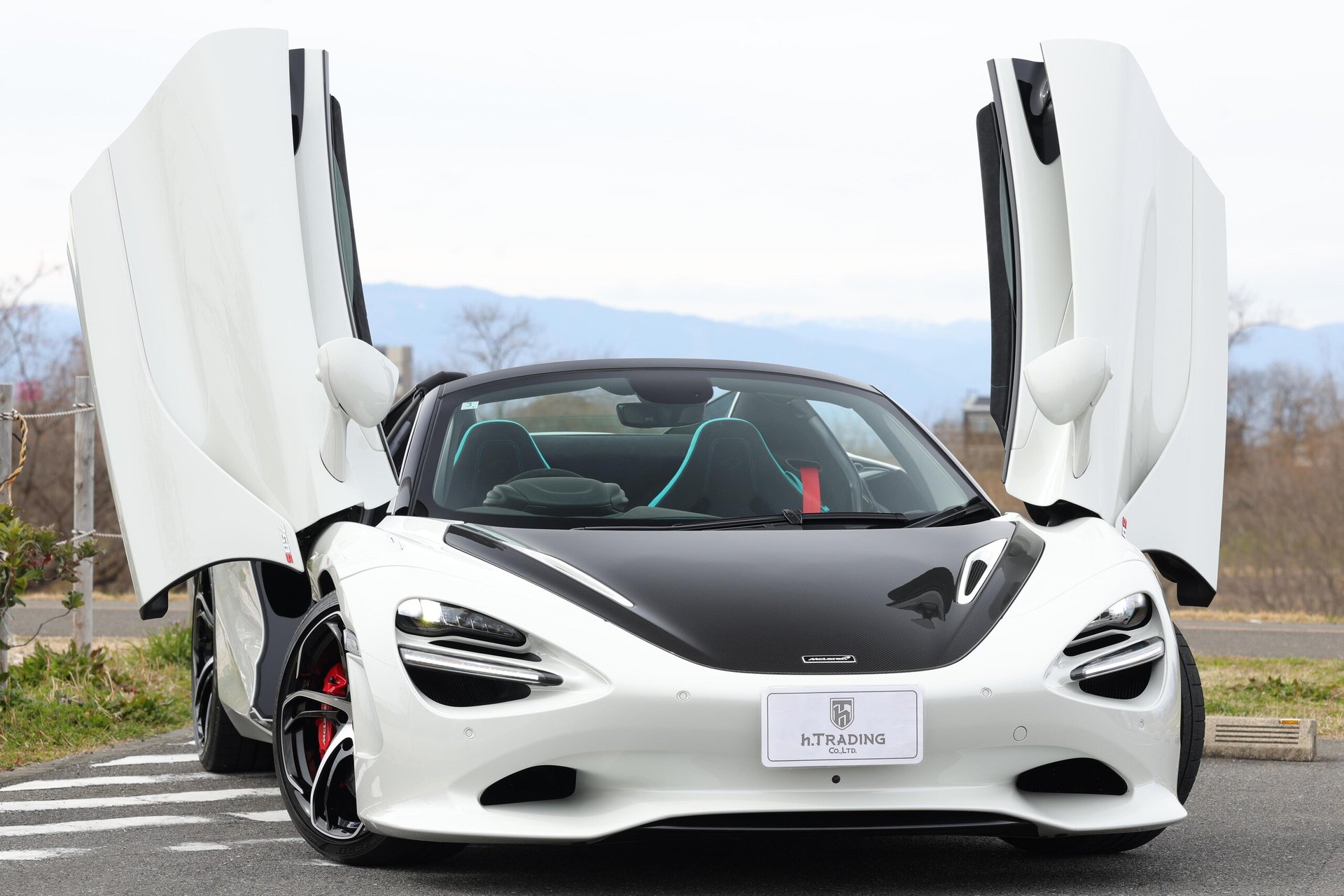 MCLAREN 720S SPIDER - View 1