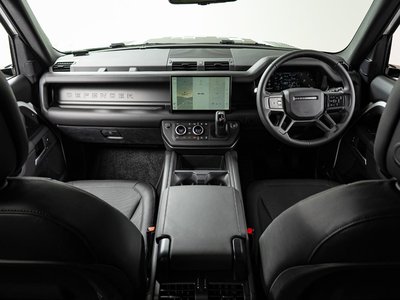 2025 LAND Rover DEFENDER — фото 2