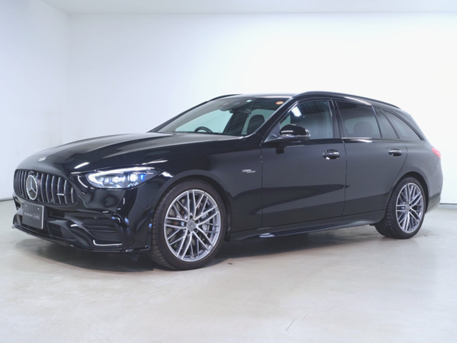 MERCEDES-BENZ C-CLASS AMG - View 1