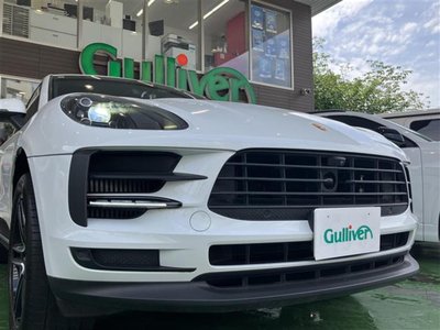PORSCHE MACAN - 8