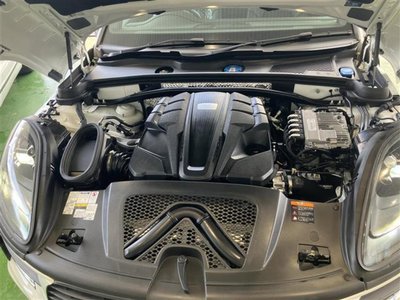 PORSCHE MACAN - 3