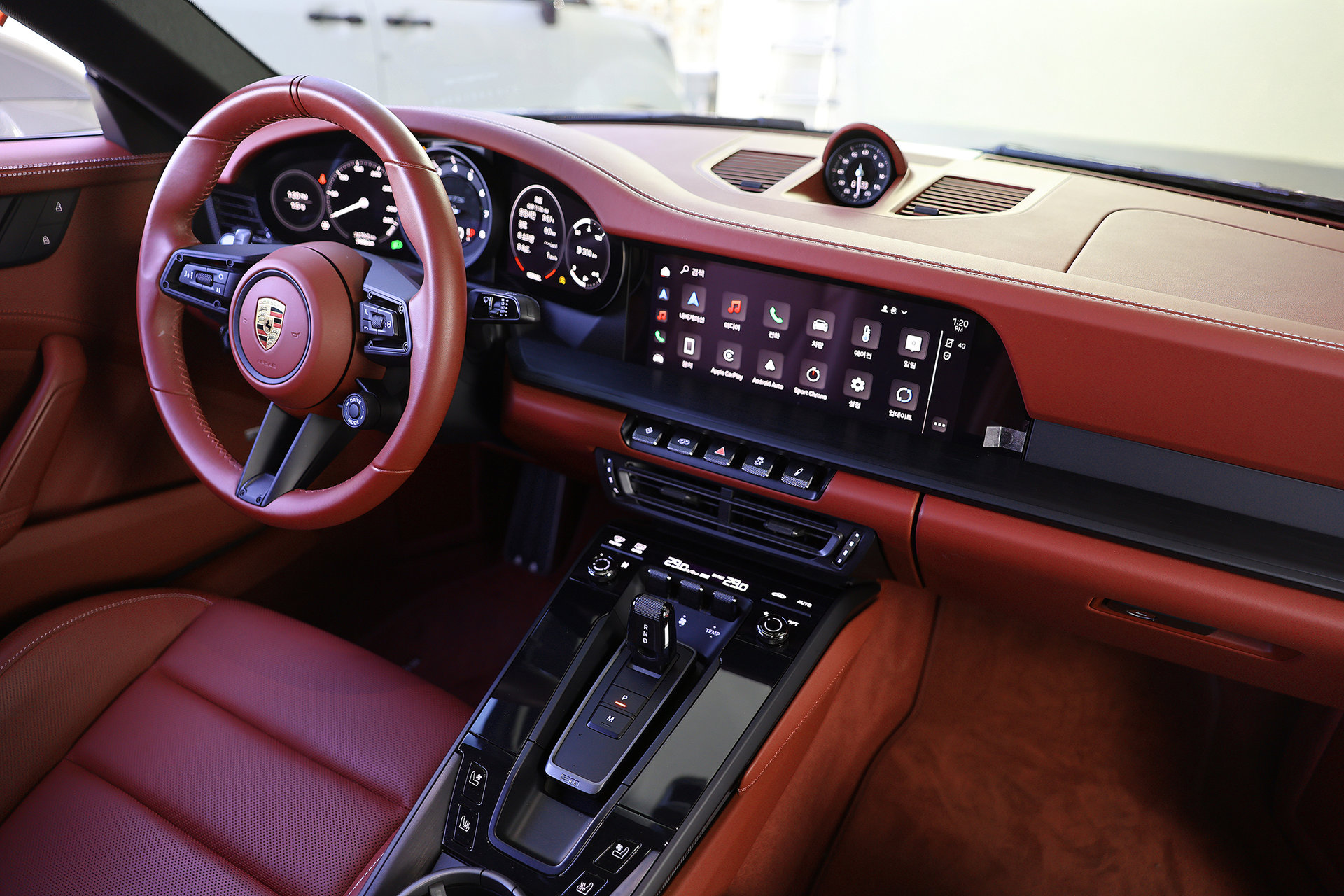 PORSCHE 911 - View 1