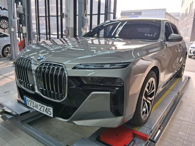BMW 7 SERIES - 2