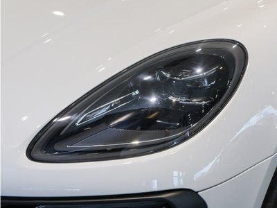 PORSCHE MACAN - 8