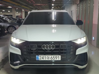 AUDI Q8 - 1