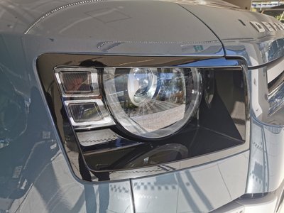 LAND ROVER DEFENDER - 8