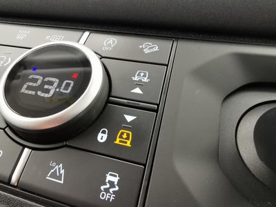 LAND ROVER DEFENDER - 3