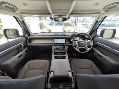 LAND ROVER DEFENDER - 4