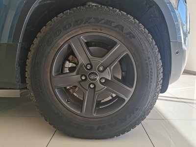 LAND ROVER DEFENDER - 9