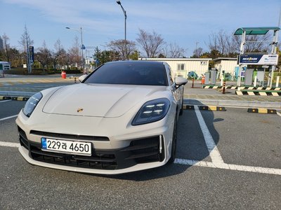 PORSCHE PANAMERA - 1