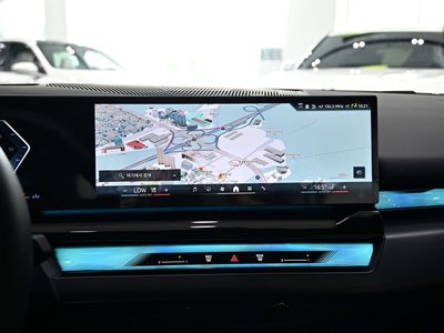 2025 BMW 5 SERIES — миниатюра 14