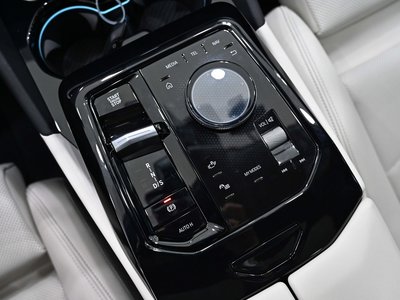 2025 BMW 5 SERIES — миниатюра 11