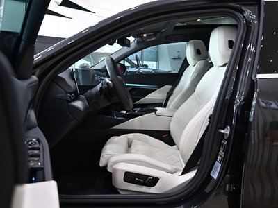 2025 BMW 5 SERIES — миниатюра 12